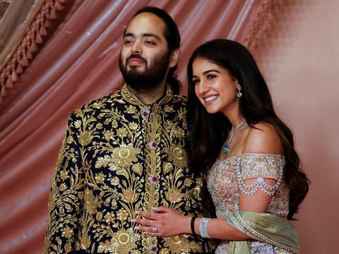 Anant Ambani, son of businessman Mukesh Ambani, poses with his fiance Radhika Merchant on the red carpet during the sangeet ceremony at Jio World Centre, Mumbai, India, July 5, 2024. REUTERS/Francis Mascarenhas