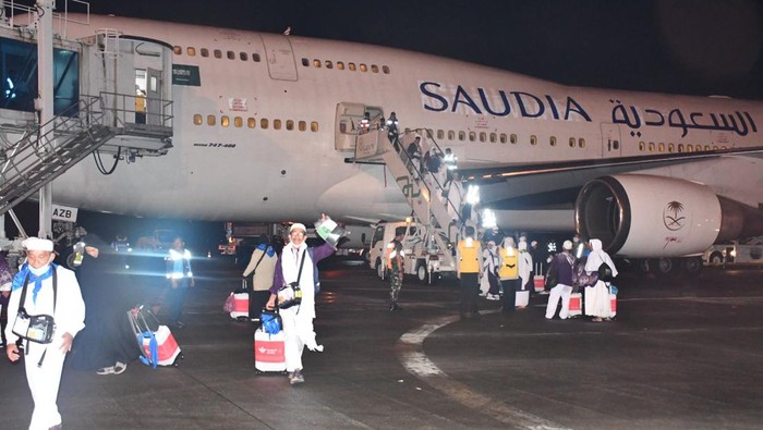 Jemaah haji Kloter 11 Debarkasi Palembang tiba di Bandara SMB II Palembang