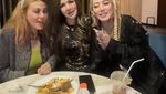 Keseruan Barbie Kumalasari Makan Tahu Gejrot hingga Durian