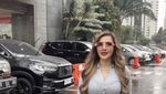 Keseruan Barbie Kumalasari Makan Tahu Gejrot hingga Durian