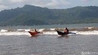 Proses start menjadi momen paling menentukan untuk melibas lintasan sirkuit, karena peserta harus menerjang ombak yang ada di tepi pantai.