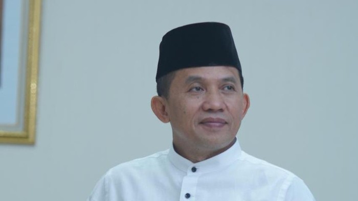Oman Fathurahman
Guru Besar Filologi FAH UIN Jakarta, Pengasuh Pesantren Al-Hamidiyah Depok