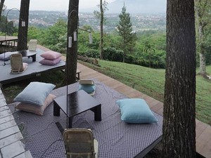 5 Kafe di Bogor Ini Punya View Gunung Salak yang Indah