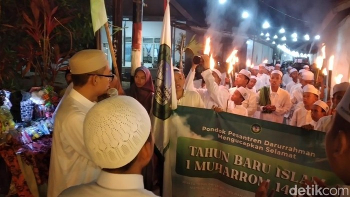 Pawai obor santri Sumenep.