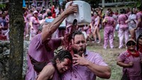 Haro merupakan ibu kota La Rioja, kawasan penghasil anggur yang terkenal di utara Spanyol. Hasil kebun kemudian dijadikan sebagai wine dan menjadi bisnis andalan warga setempat. (Reuters/Marta Montana Gomez)