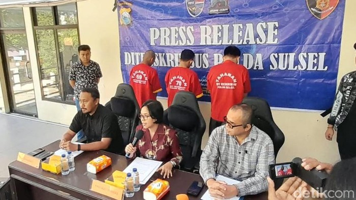 Polda Sulsel saat konferensi pers terkait kasus selebgram terlibat judi online.