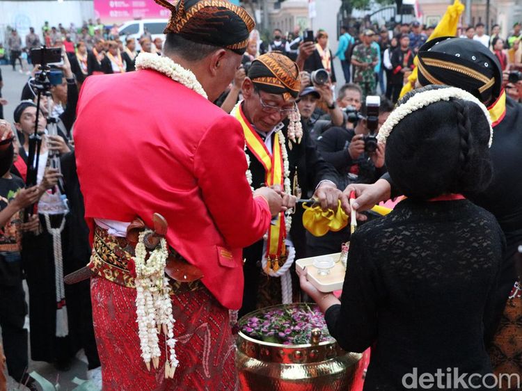 Potret Kirab Pusaka dan Jamasan Jelang Satu Suro di Ponorgo