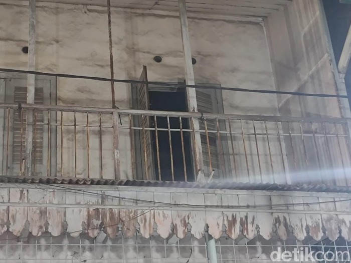 Penampakan rumah kosong yang dijadikan rumah hantu di Kota Lama, Semarang, Sabtu (6/7/2024).