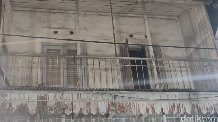 Penampakan rumah kosong yang dijadikan rumah hantu di Kota Lama, Semarang, Sabtu (6/7/2024).