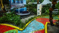 Miniatur kapal pinisi turut dipajang di stand Kepulauan Seribu. 