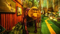Jakarta Selatan mendekorasi standnya dengan tema Ragunan. 