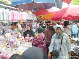Alasan Warga Tangerang Beli Perlengkapan Sekolah di Pasar Asemka: Murah!