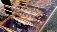 Pesta ikan bakar tersebut digelar dalam rangkaian Festival Nelayan 2024, sekaligus menyambut bulan Sura atau Muharam.