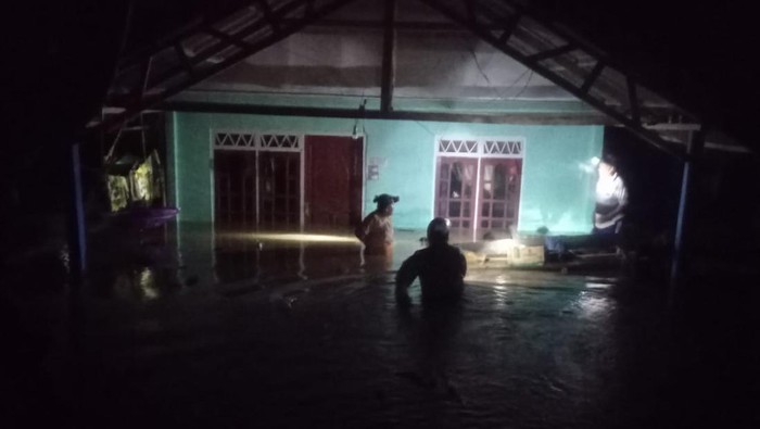 Banjir menerjang 19 desa di Bolaang Mongondow Selatan, Sulut.
