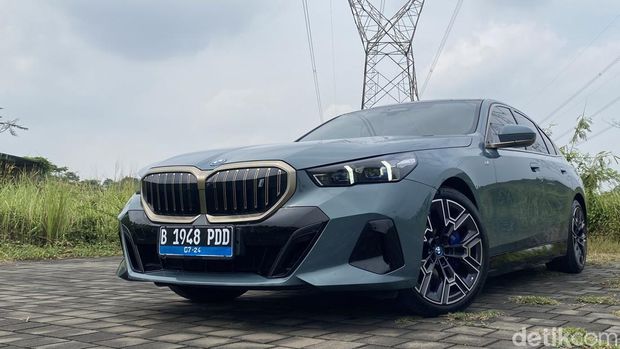 BMW i5