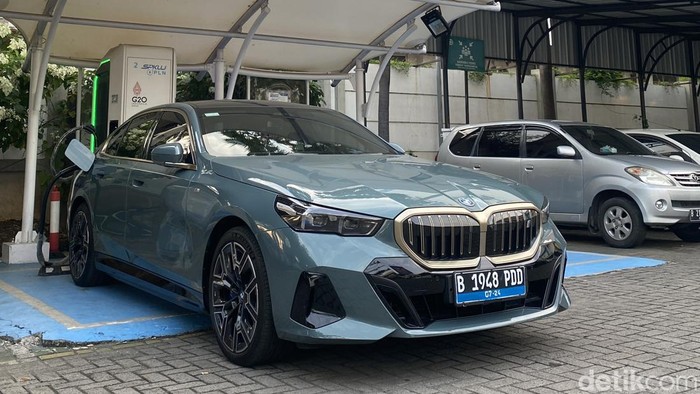 BMW i5