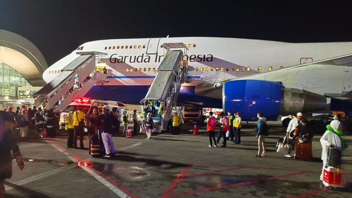 Sebanyak 434 jemaah haji asal Kabupaten Bulukumba, Sulawesi Selatan (Sulsel), tiba di Bandara Internasional Sultan Hasanuddin Makassar.