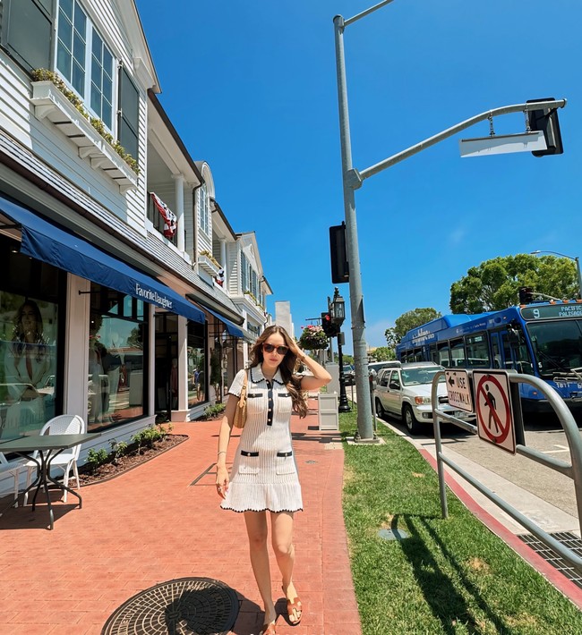 Artis cantik Cathy Sharon kembali mencuri atensi melalui penampilannya saat berada di Amerika. Meski sudah berusia 41 tahun namun dirinya tetap terlihat cantik dan awet muda. Foto: Instagram/@cathysharon