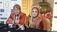 Potret bahagia Chand Kelvin dengan Dea Sahirah. (Foto: Muhammad Ahsan Nurrijal)