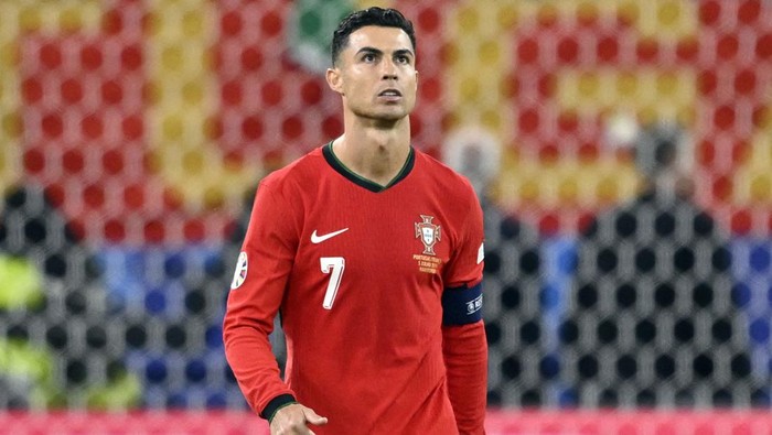 Portugal dikalahkan oleh Prancis di perempatfinal setelah lewat adu penalti, Sabtu (6/7/2024) dini hari WIB. Begini ragam ekspresi Cristiano Ronaldo dalam pertandingan tersebut.