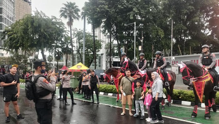 Gerimis Tak Surutkan Warga di CFD Jakarta (Dwi-detikcom)