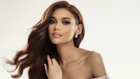 Tata merupakan wanita asal Bandung kelahiran 2003. Kemenangan yang ia raih dalam ajang Miss Supranational mencetak sejarah karena merupakan kali pertama bagi Indonesia. Foto: Instagram harashtata