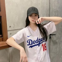 Awalnya Trisha mengikuti audisi bersama kakaknya. Namun, sang kakak gagal, dan Trisha berhasil lolos audisi dan masuk sebagai trainee JKT48 pada November 2023. Foto: Doc. Instagram @jkt48.trisha