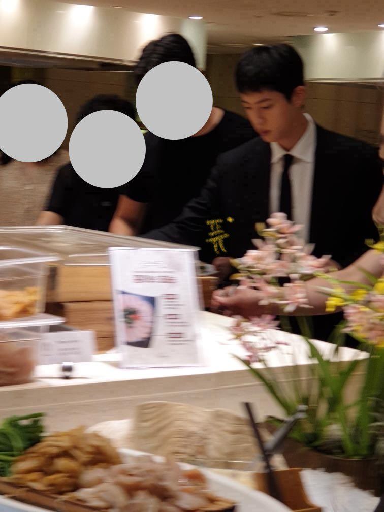 Jin BTS menghadiri pernikahan sepupunya