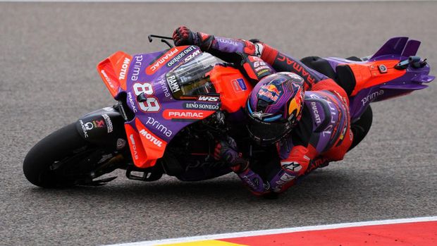 HOHENSTEIN-ERNSTTHAL, GERMANY - JULY 06: Jorge Martin of Spain and Prima Pramac Racing in action during the Sprint race at the Sachsenring Circuit on July 06, 2024 in Hohenstein-Ernstthal, Germany. (Photo by Mark Wieland/Getty Images)