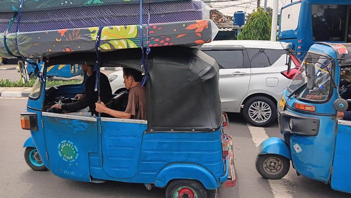 Kalah sama Orderan Ojek Online, Sopir Bajaj Kini Hidup Segan Mati Tak Mau.
