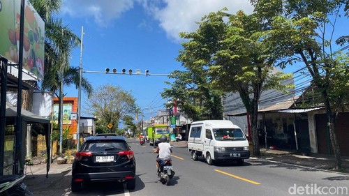 Kamera ETLE di Jalan Raya Ahmad Yani, Kelurahan Subagan, Karangasem. (I Wayan Selamat Juniasa/detikBali)