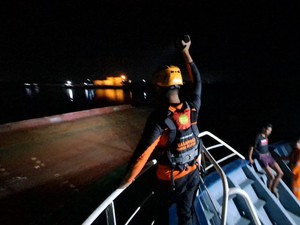 Kapal Bawa Pupuk Terbalik di Pangkalpinang, 13 ABK-Nakhoda Selamat