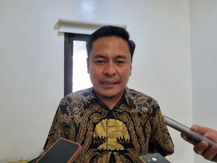 Ketua Komisi A DPRD Surabaya Arif Fathoni