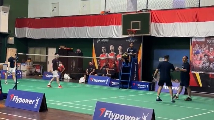 Beredar video The Minions, Kevin Sanjaya/Marcus Gideon, bertanding bulu tangkis dengan eks Ketua KPK, Firli Bahuri.