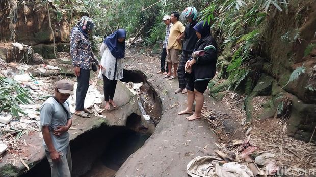 Kondisi terkini air sungai yang sempat berwarna merah di Malang