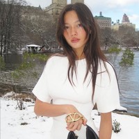 Tobey Maguire dan Lily Chee memicu rumor pacaran setelah keduanya tertangkap kamera pergi bareng setelah pesta perayaan 4 Juli yang digelar Michael Rubin pada Kamis (4/7/2024) di New York, AS. Foto: Instagram/@lilychee