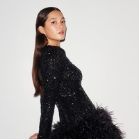 Lily Chee dikenal sebagai model yang tergabung dalam Elite Model Management. Paras cantik dan orientalnya telah menghiasi berbagai fashion show dari brand ternama seperti Calvin Klein, Fendi hingga Dior. Foto: Instagram/@lilychee