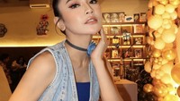Mahalini Raharja kembali muncul dengan penampilan yang berbeda. Banyak netizen menyebut wajahnya tampak asing dan tidak sama dengan Mahalini yang sebelumnya. Foto: Instagram/mahaliniraharja