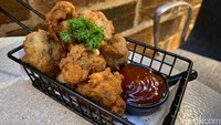 Mush Try BBQ (Rp 30.000) menu camilan yang kami pesan. Berupa jamur champignon yang digoreng dengan balutan tepung renyah, sangat nikmat karena bisa dicocol dengan saus BBQ. Foto: detikFood/Yenny Mustika Sari