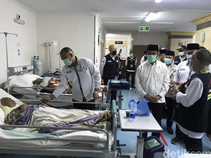 Menko PMK Kunjungi KKHI Madinah, Pastikan Jemaah Terlayani dengan Baik