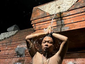 Ngesti Malam 1 Suro di Mojokerto, Doa Bersama hingga Mandi Kembang Setaman
