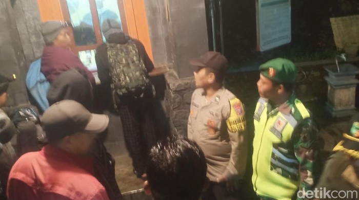 Para pendaki padati Lawu untuk melakukan ritual Suro