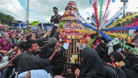 Kegiatan tahunan yang dilakukan secara swadaya yang diikuti sekitar dua ribu peserta dari perwakilan 25 RT setempat tersebut dalam rangka menyambut masuknya bulan Suro dalam penanggalan Jawa atau bulan Muharam dalam penanggalan Islam. 