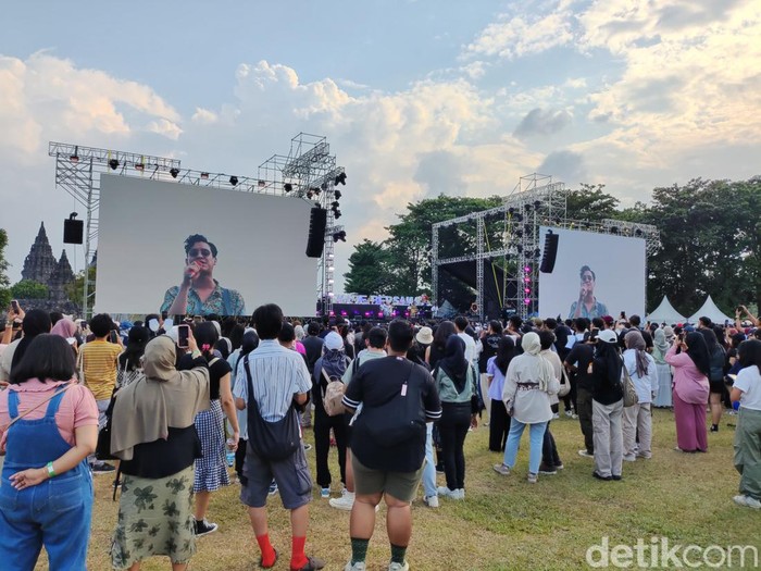 Penampilan Ardhito Pramono di Prambanan Jazz 2024, Minggu (7/7/2024) sore.