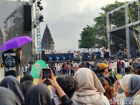 Penampilan Ardhito Pramono di Prambanan Jazz 2024, Minggu (7/7/2024) sore.