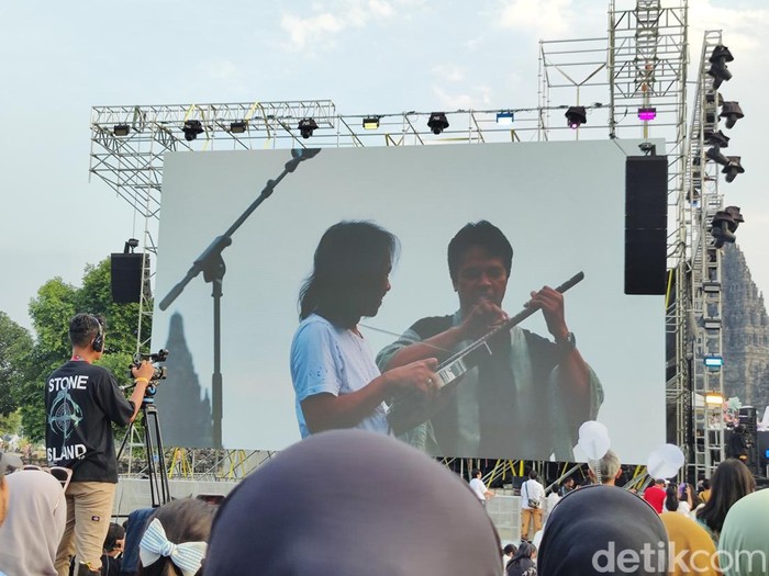 Penampilan band Trisum di panggung Prambanan Jazz 2024, Minggu (7/7/2024).