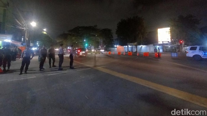 Penyekatan di Semolowaru Surabaya