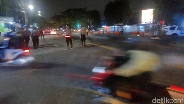 Penyekatan di Semolowaru Surabaya