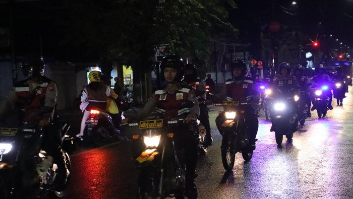 Personel gabungan amankan malam Suroan di Madiun