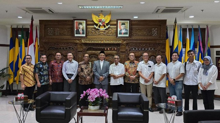 Pertemuan Ksatria Airlangga dengan Rektor Unair Prof Nasih membahas soal pencopotan Dekan FK Unair